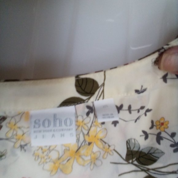 Soho New York & Co, short sleeve Shell, Camp Shirt - Picture 7 of 9